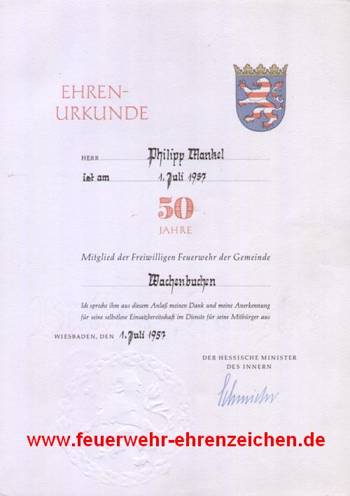 EHRENURKUNDE / HERR Philipp Mankel iat am 1. Juli 1957 50 Jahre Mitglied der Freiwillligen Feuerwehr der Gemeinde Wachenbuchen / Ich spreche ihm aus diesem Anlaß meinen Dank und meine Anerkennung für seine selbstlose Einsatzbereitschaft im dienste für seine Mitbürger aus