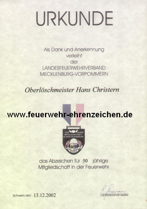 URKUNDE / Als Dank und als Anerkennung verleiht der LANDESFEUERWEHRVERBAND MECKLENBURG-VORPOMMERN Oberlöschmeister Hans Christern das Abzeichen für 50jährige Mitgliedschaft in der Feuerwehr