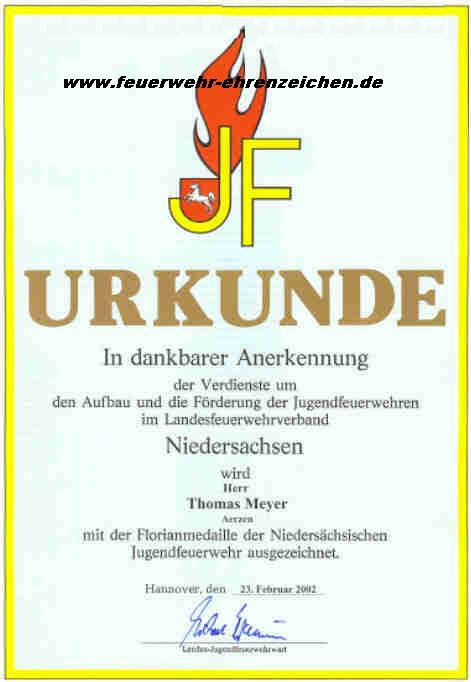 URKUNDE / In dankbarer Anerkennung der Verdienste um den Aufbau und die Förderung der Jugendfeuerwehren im Landesfeuerwehrverband Niedersachsen wird Herr Thomas Meyer / Aerzen / mit der Florianmedaille der Niedersächsischen Jugendfeuerwehr ausgezeichnet.