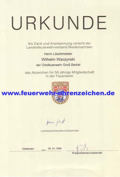 URKUNDE / Als Dank und Anerkennung verleiht der Landesfeuerwehrverband Niedersachsen Herrn Löschmeister Wilhelm Waczynski der Ortsfeuerwehr Groß Berkel das Abzeichen für 50-jährige Mitgliedschaft in der Feuerwehr