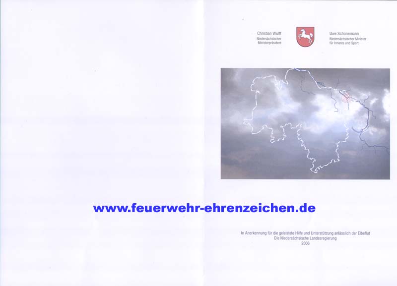 Urkunde / Als Anerkennung seiner in Ehre und Treue für das Feuerschutzwesen geleisteten 25 jährigen Dienste wird dem Oberfeuerwehrmann CHRISTEL HOPPE der Freiwilligen Feuerwehr Hemmendorf Kreis Hameln-Pyrmont namens der Niedersächsichen Landesregierung diese Urkunde verliehen.