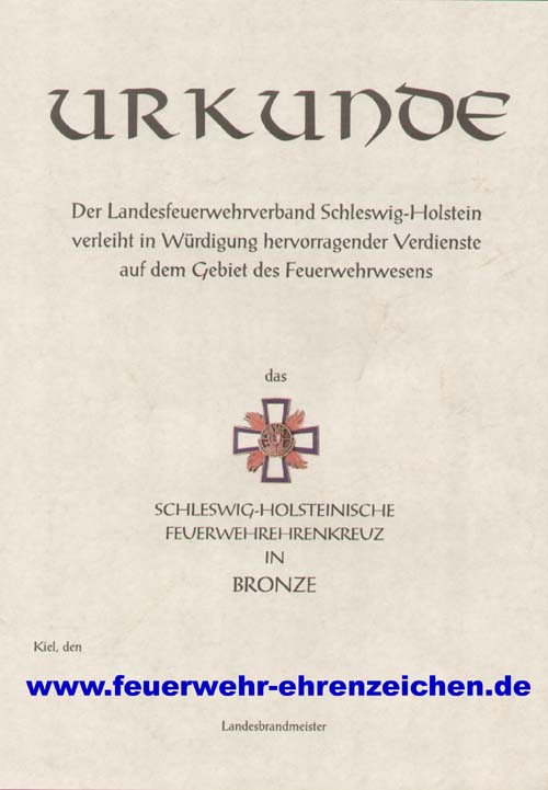 URKUNDE / Der Landesfeuerwehrverband Schleswig-Holstein verleiht in Würdigung hervorragender Verdienste auf dem Gebiet des Feuerwehrwesens xxx das SCHLESWIG-HOLSTEINISCHE FEUERWEHREHRENKREUZ IN BRONZE